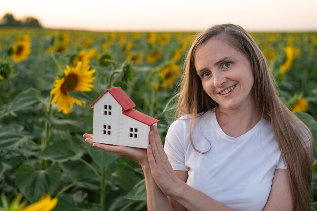 Ile kosztuje ubezpieczenie domku na działce i od czego zależy cena?