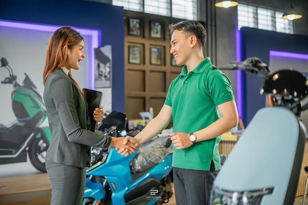 Sprzedaż motocykla gdzie zgłosić zmianę właściciela?