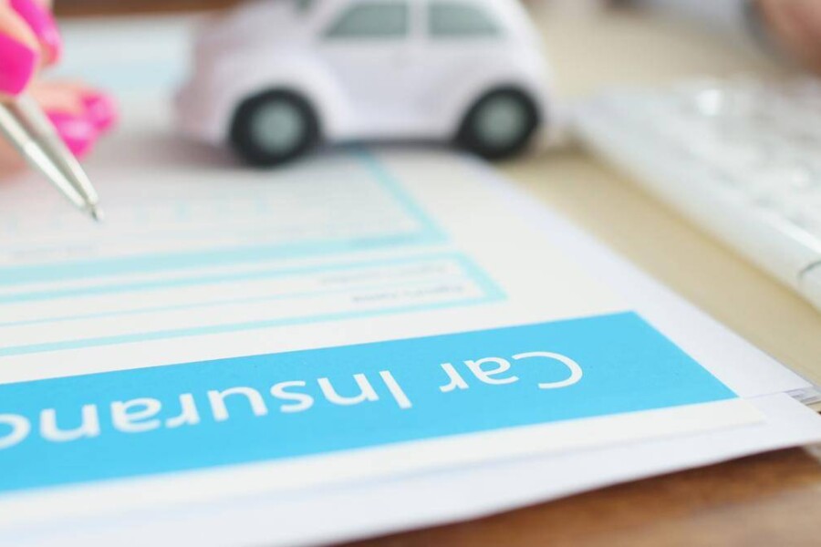 Co to jest cesja polisy ubezpieczeniowej i kiedy się ją stosuje?