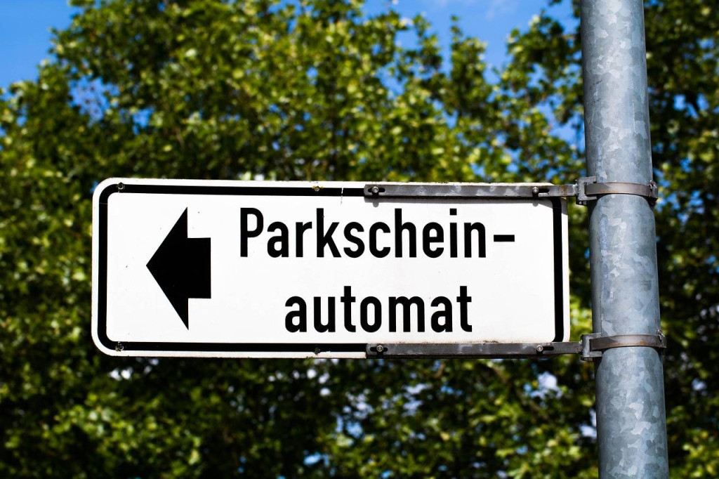 Jaki mandat grozi za zarysowanie auta na parkingu?